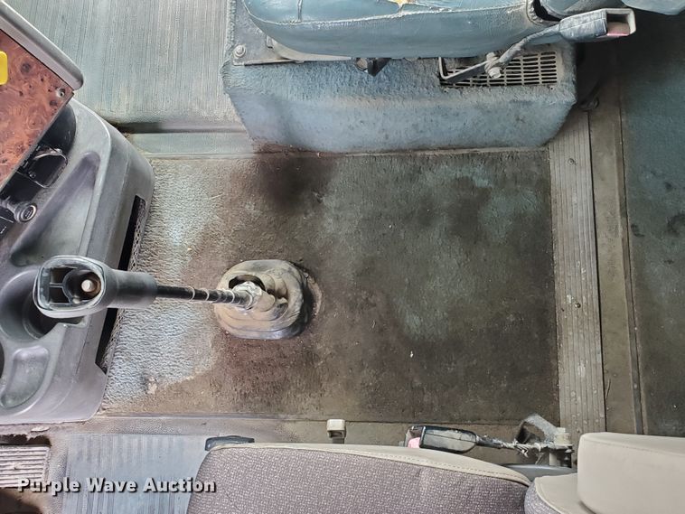 image for item HW9634 1997 International 9200  semi truck