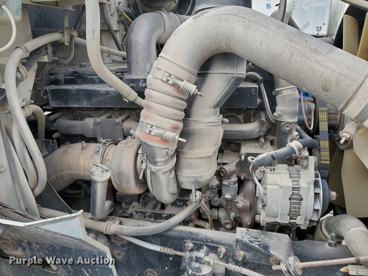 image for item HW9634 1997 International 9200  semi truck