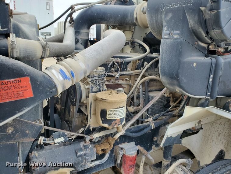 image for item HW9634 1997 International 9200  semi truck