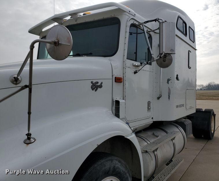 image for item HW9634 1997 International 9200  semi truck