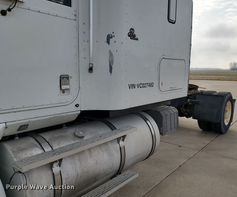 image for item HW9634 1997 International 9200  semi truck