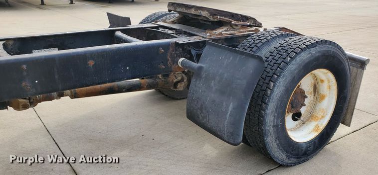 image for item HW9634 1997 International 9200  semi truck