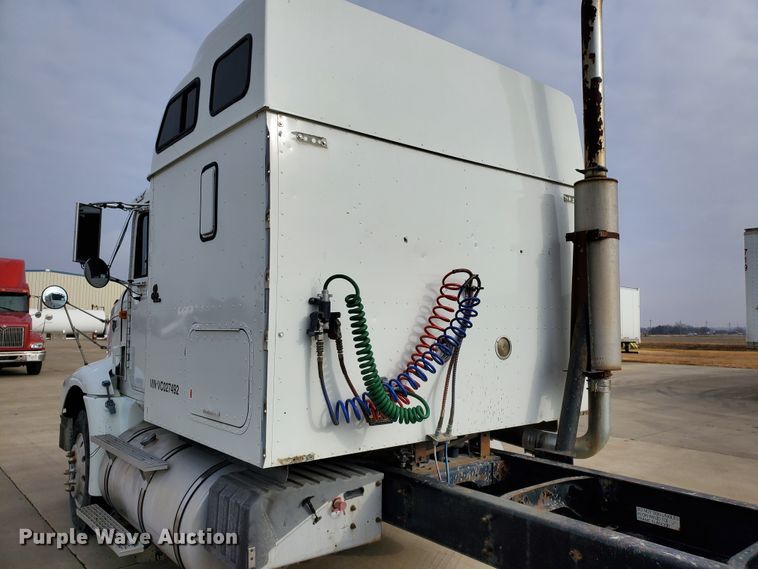 image for item HW9634 1997 International 9200  semi truck