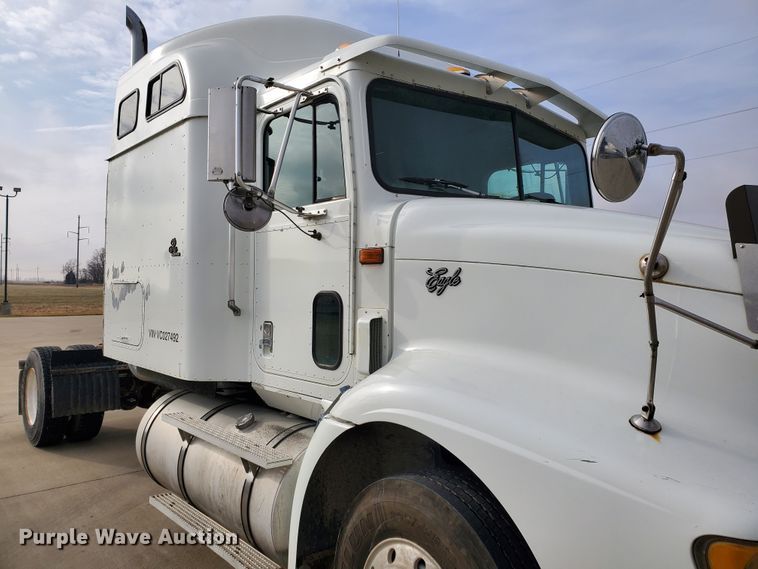 image for item HW9634 1997 International 9200  semi truck