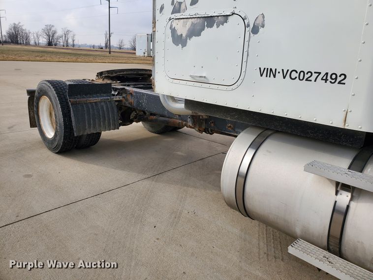 image for item HW9634 1997 International 9200  semi truck