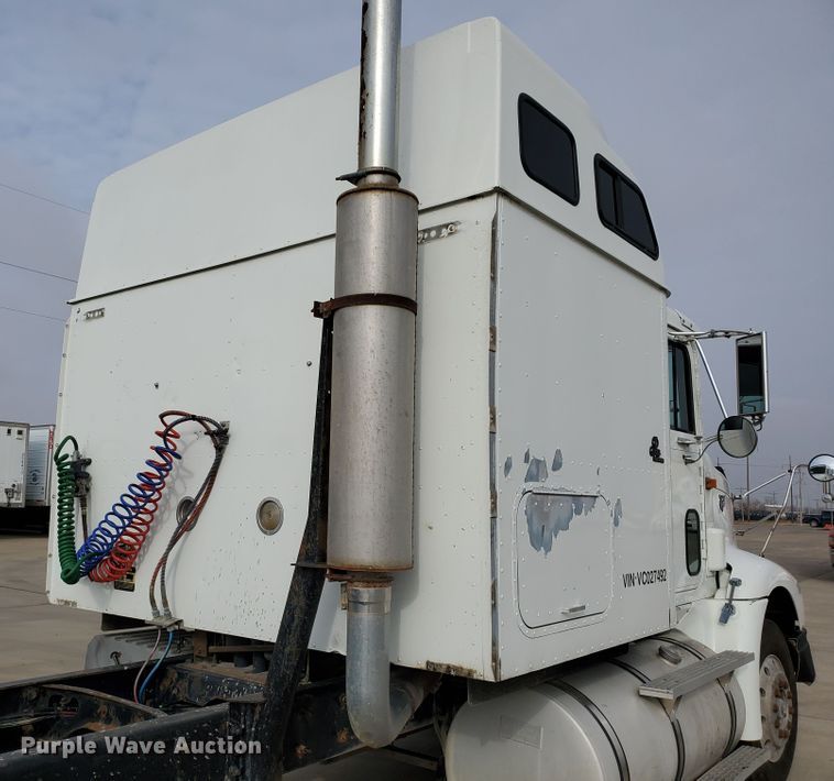 image for item HW9634 1997 International 9200  semi truck