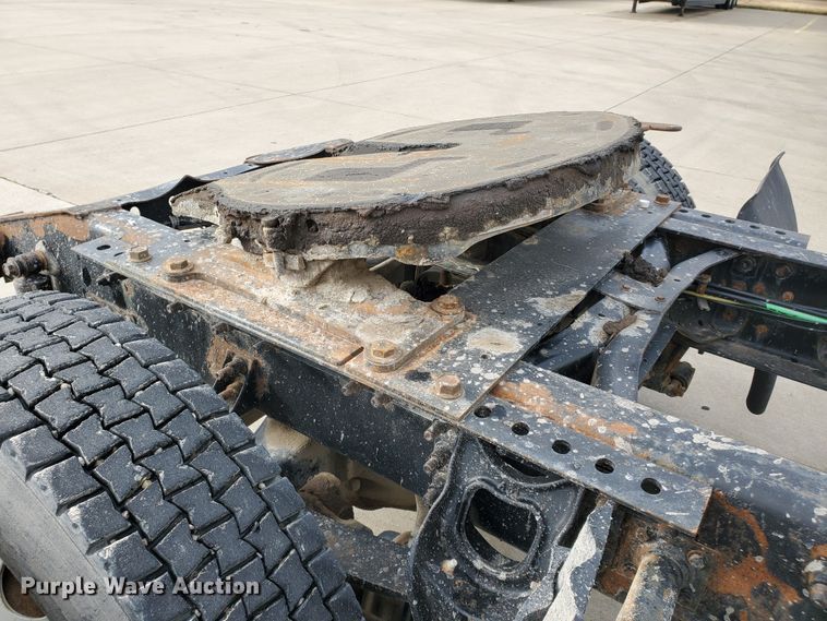 image for item HW9634 1997 International 9200  semi truck