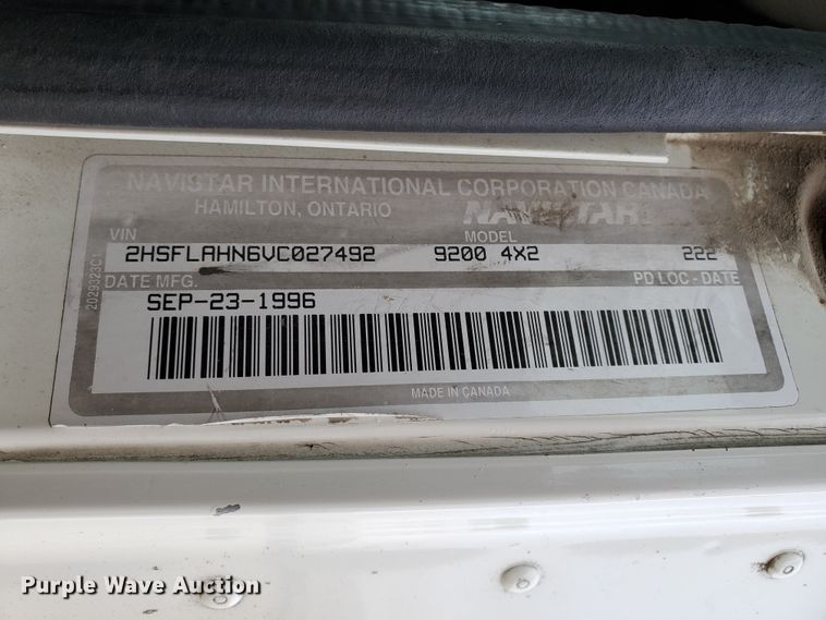 image for item HW9634 1997 International 9200  semi truck