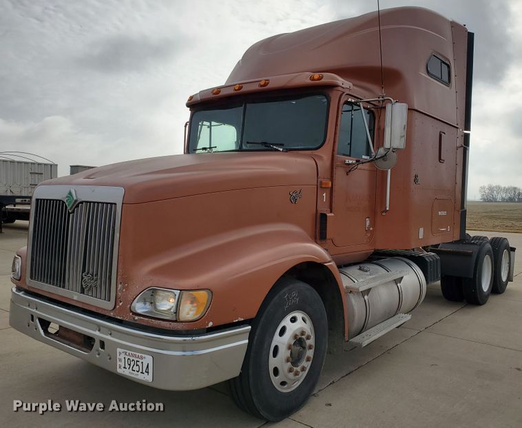 image for item HW9636 2007 International 9400  semi truck