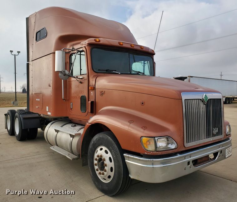 image for item HW9636 2007 International 9400  semi truck