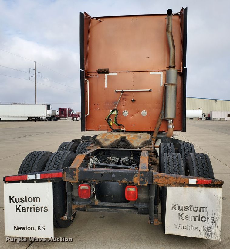 image for item HW9636 2007 International 9400  semi truck