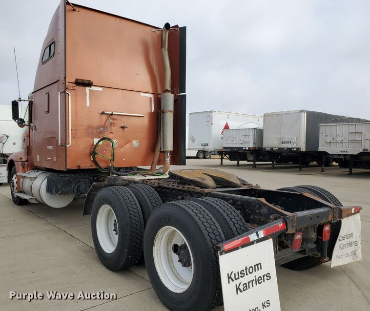 image for item HW9636 2007 International 9400  semi truck