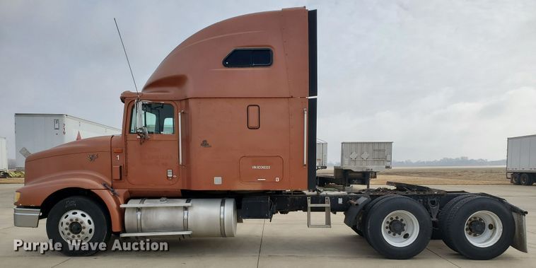 image for item HW9636 2007 International 9400  semi truck