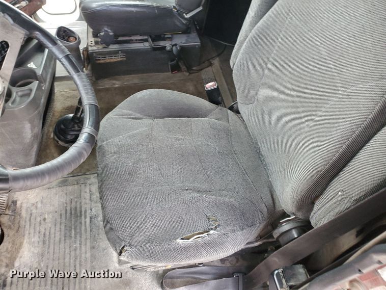 image for item HW9636 2007 International 9400  semi truck