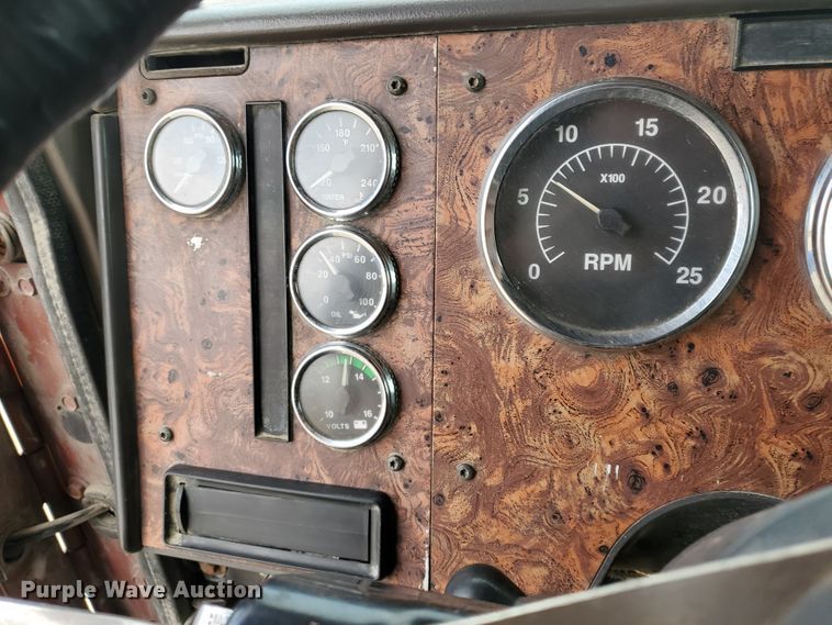 image for item HW9636 2007 International 9400  semi truck