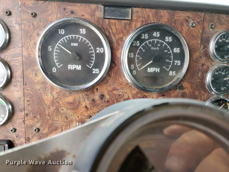 image for item HW9636 2007 International 9400  semi truck