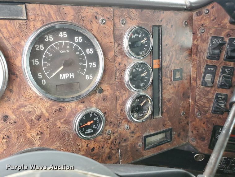 image for item HW9636 2007 International 9400  semi truck