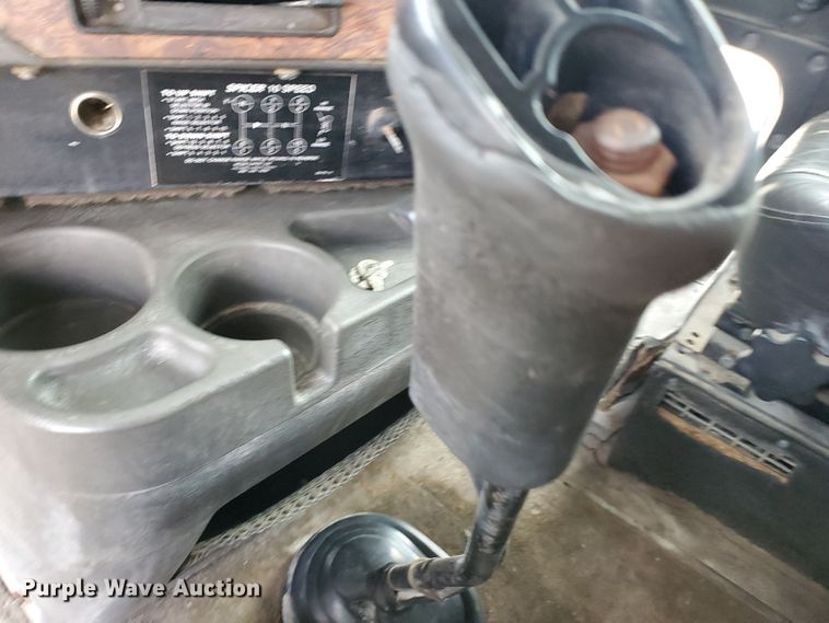 image for item HW9636 2007 International 9400  semi truck