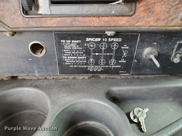 image for item HW9636 2007 International 9400  semi truck