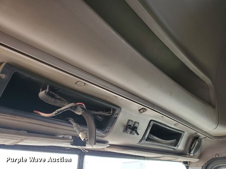 image for item HW9636 2007 International 9400  semi truck