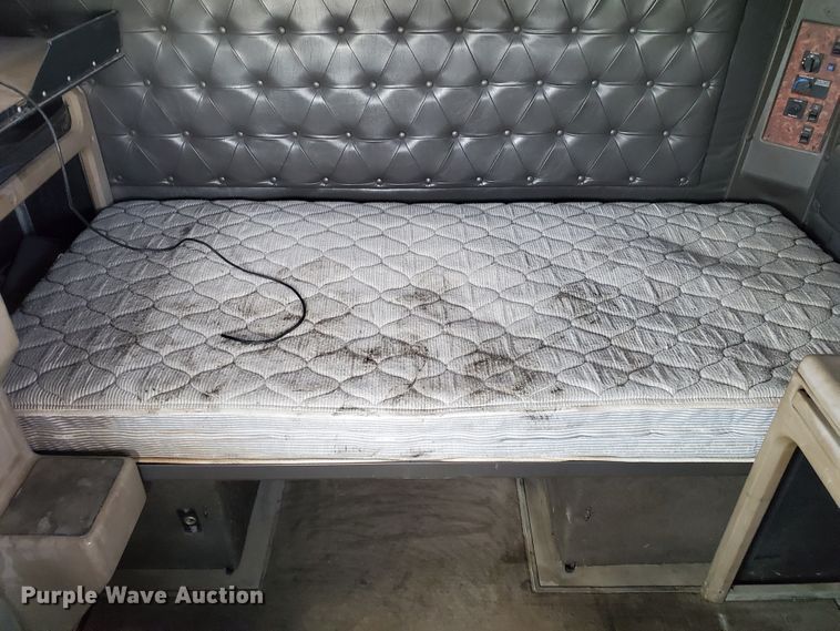 image for item HW9636 2007 International 9400  semi truck