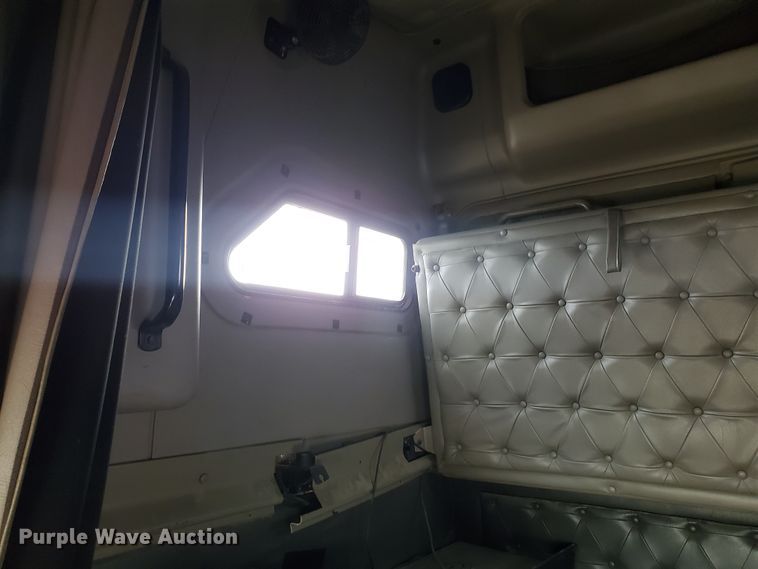 image for item HW9636 2007 International 9400  semi truck