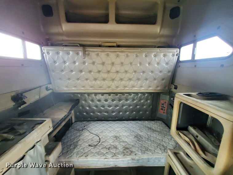 image for item HW9636 2007 International 9400  semi truck