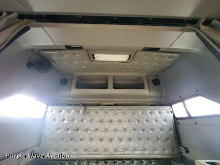 image for item HW9636 2007 International 9400  semi truck