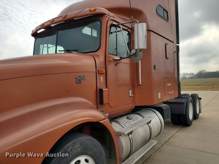 image for item HW9636 2007 International 9400  semi truck