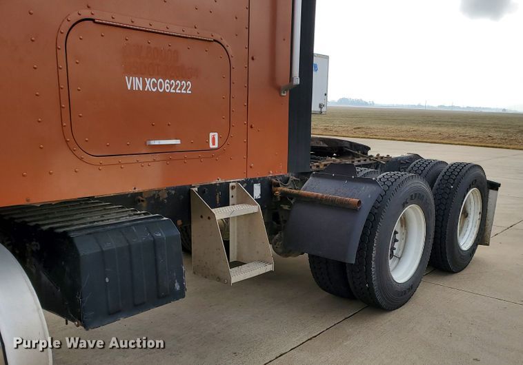 image for item HW9636 2007 International 9400  semi truck