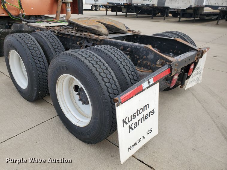 image for item HW9636 2007 International 9400  semi truck