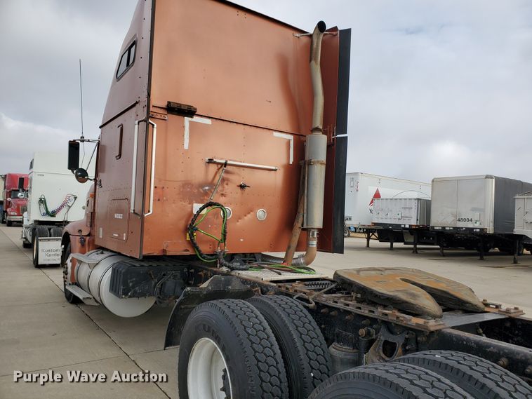 image for item HW9636 2007 International 9400  semi truck