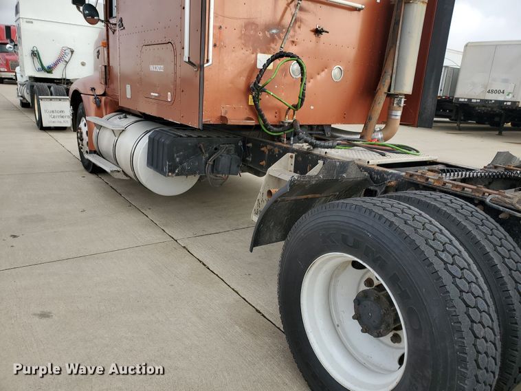 image for item HW9636 2007 International 9400  semi truck