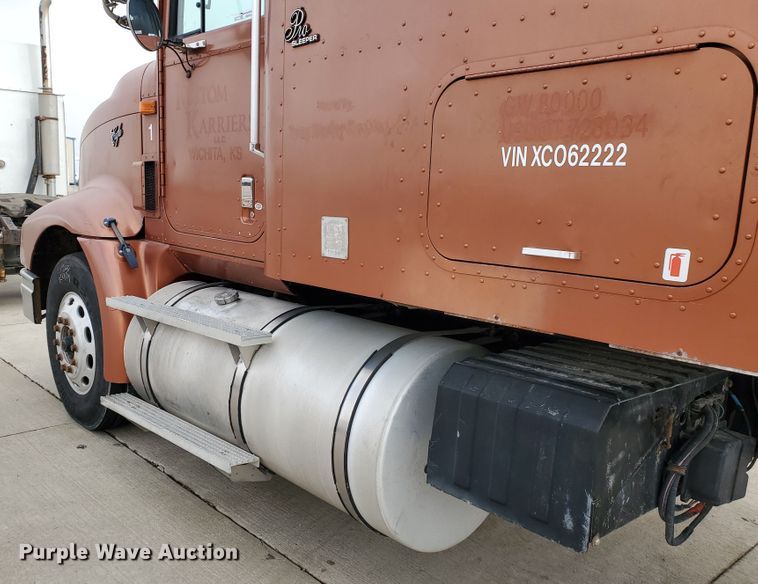 image for item HW9636 2007 International 9400  semi truck