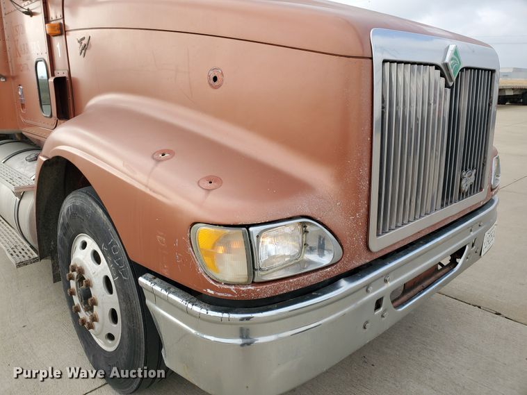 image for item HW9636 2007 International 9400  semi truck