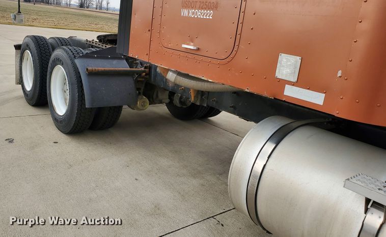 image for item HW9636 2007 International 9400  semi truck