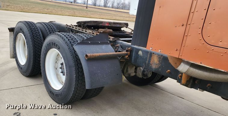 image for item HW9636 2007 International 9400  semi truck