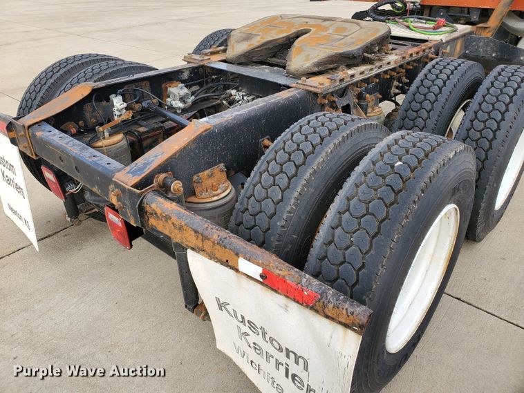 image for item HW9636 2007 International 9400  semi truck