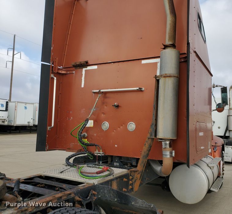 image for item HW9636 2007 International 9400  semi truck