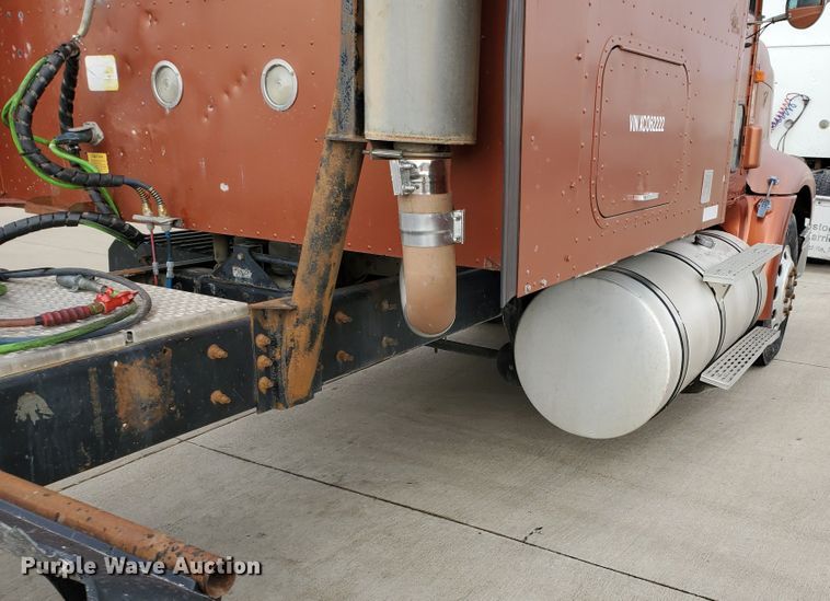 image for item HW9636 2007 International 9400  semi truck