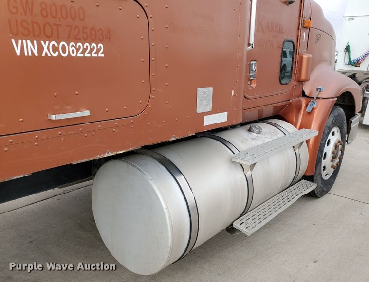 image for item HW9636 2007 International 9400  semi truck