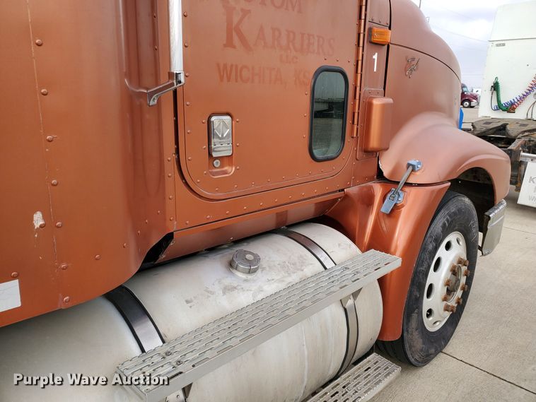 image for item HW9636 2007 International 9400  semi truck