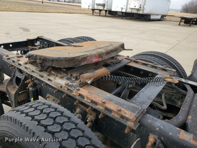 image for item HW9636 2007 International 9400  semi truck