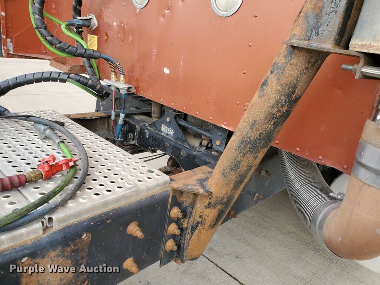 image for item HW9636 2007 International 9400  semi truck