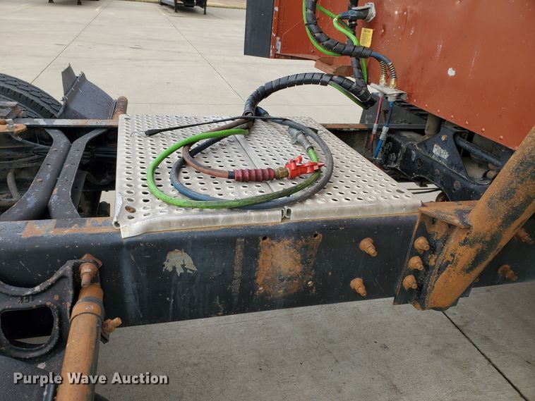 image for item HW9636 2007 International 9400  semi truck