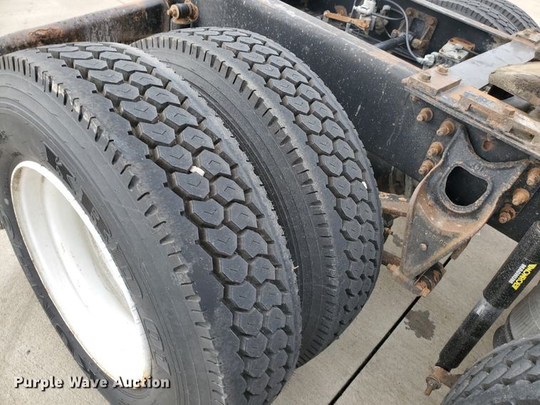 image for item HW9636 2007 International 9400  semi truck