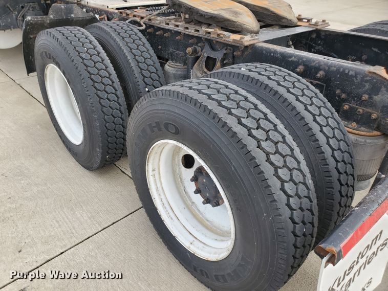 image for item HW9636 2007 International 9400  semi truck