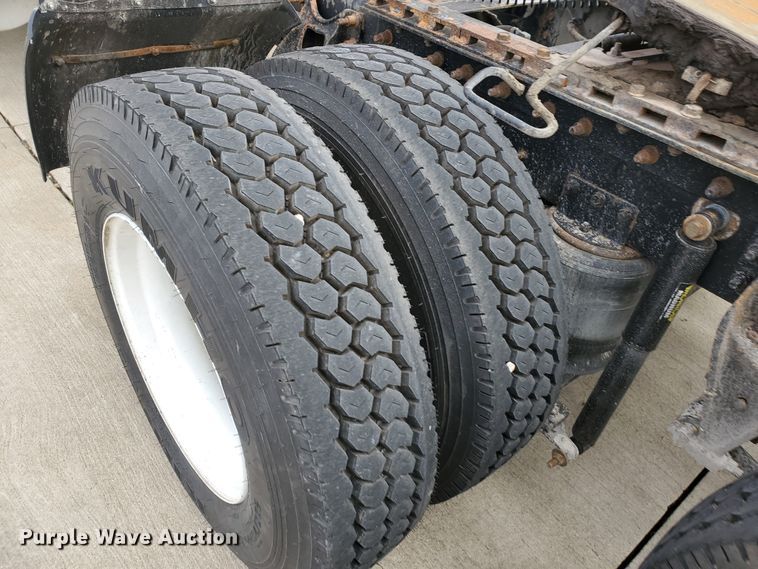 image for item HW9636 2007 International 9400  semi truck