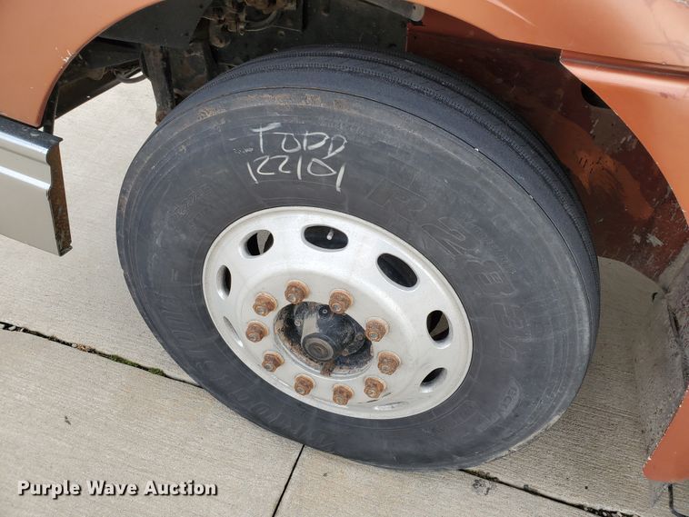 image for item HW9636 2007 International 9400  semi truck