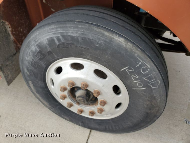 image for item HW9636 2007 International 9400  semi truck